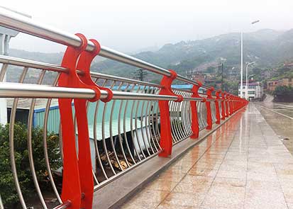 不銹鋼復(fù)合管橋梁護(hù)欄